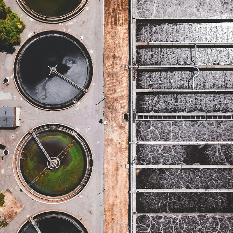 Vista aérea de depuradora de agua