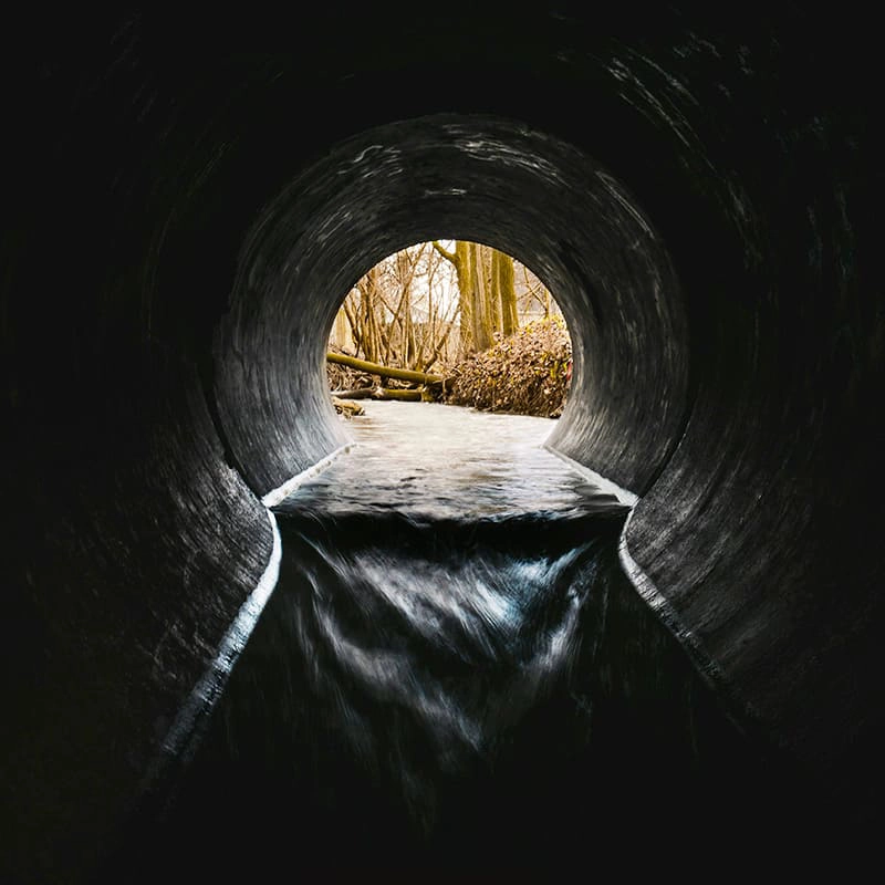 interior de sistema de drenaje